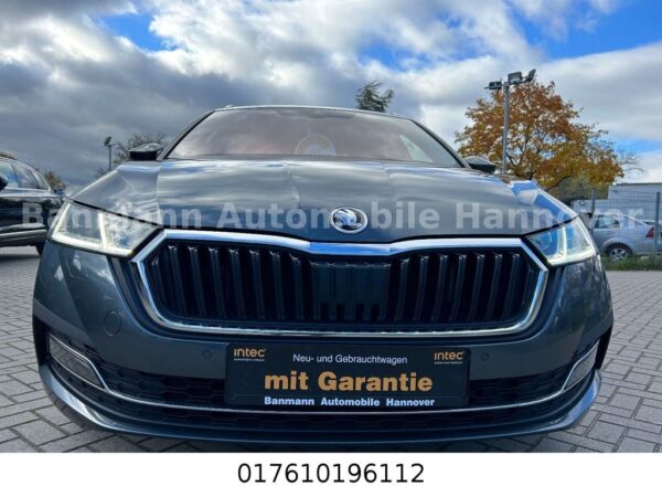<span class="make">Skoda</span><br/> Octavia Combi First Edition – Bild 3