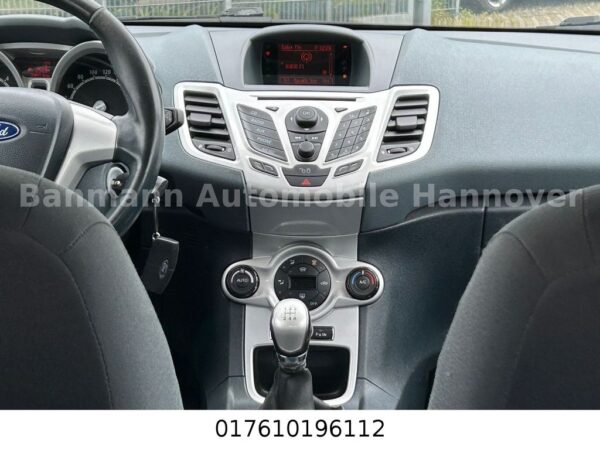 <span class="make">Ford</span><br/> Fiesta Titanium – Bild 16