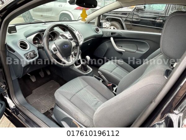 <span class="make">Ford</span><br/> Fiesta Titanium – Bild 17