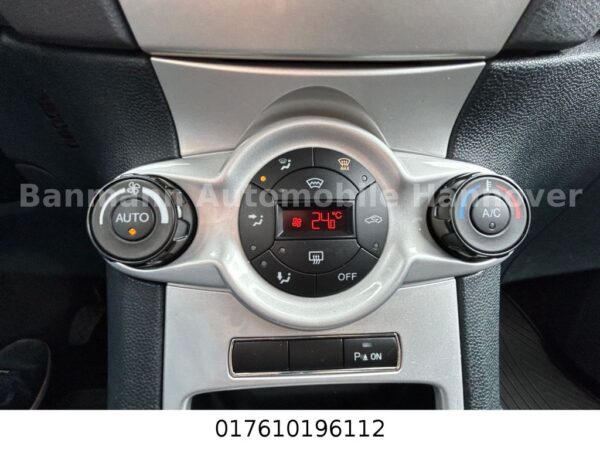 <span class="make">Ford</span><br/> Fiesta Titanium – Bild 19